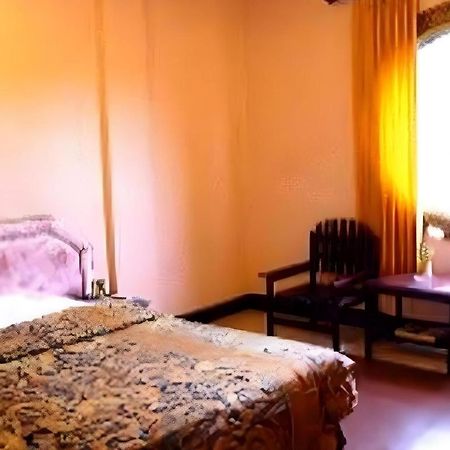 V3 Hotel Сурабая Экстерьер фото