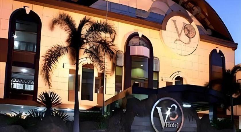 V3 Hotel Сурабая Экстерьер фото